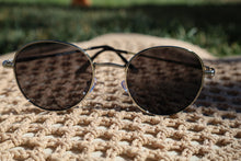 Load image into Gallery viewer, Ojitos Lindos Sunnies
